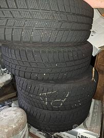 4 gomme da neve su cerchi misura 185/65 R15 T