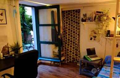 Trastevere monolocale arredato ben collegato