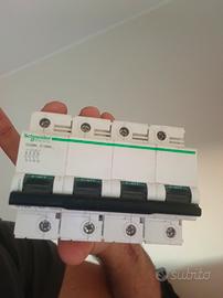Magnetotermico Schneider 100 A C120N 4 poli