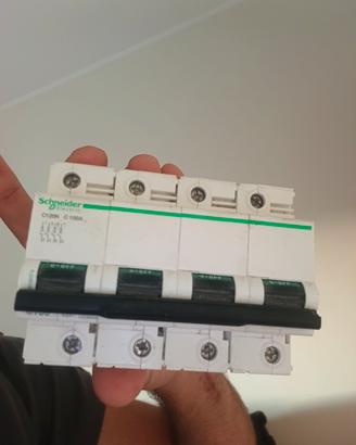 Magnetotermico Schneider 100 A C120N 4 poli