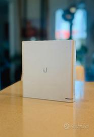 Ubiquiti Cloud Key Gen2 Plus UCK-G2-SSD UniFi 