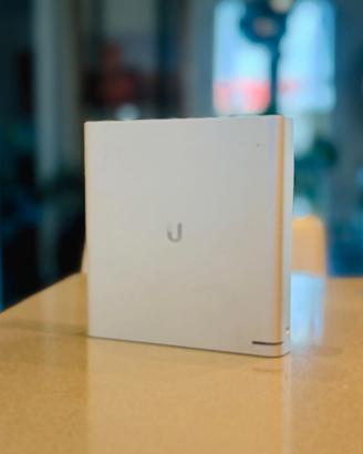 Ubiquiti Cloud Key Gen2 Plus UCK-G2-SSD UniFi 