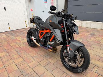 KTM Superduke 1390 R, nero, full