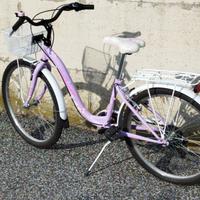 Bicicletta rosa da ragazza