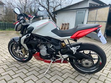 MV Agusta Brutale 800