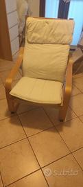 Poltrona IKEA POÄNG in betulla con cuscino beige