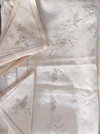 Tovaglia da 12 ricamata a mano