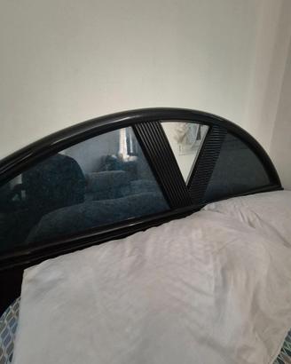 Letto con due comodini