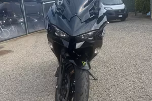 KAWASAKI Ninja 500 .