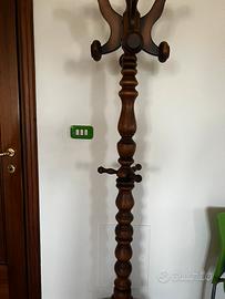 Appendiabiti da terra in legno stile classico