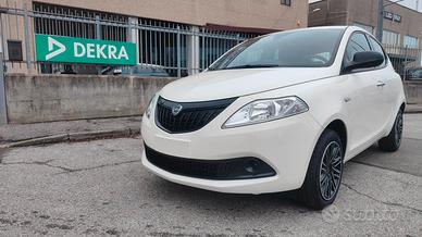 Lancia Ypsilon 1.0 FireFly 5 porte S&S Hybrid Oro