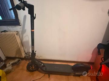 Monopattino Ninebot KickScooter F2