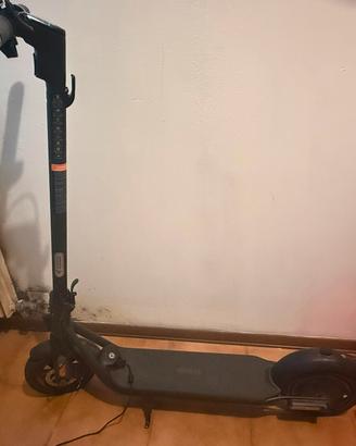 Monopattino Ninebot KickScooter F2