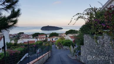 Piano terra con giardino a 350 mt dal mare