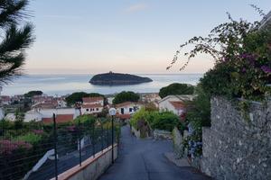 Piano terra con giardino a 350 mt dal mare