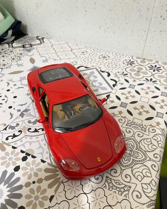 macchina da collezione Ferrari rossa 1999 Modena