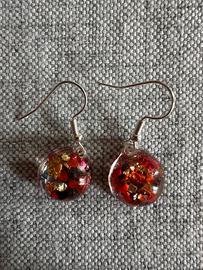 Orecchini in resina e mix di colori