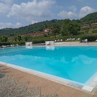 Bilocale vista lago in residence con piscina