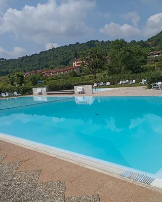 Bilocale vista lago in residence con piscina