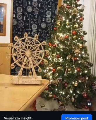 Albero di natale con Palline, luci, punta e coprib