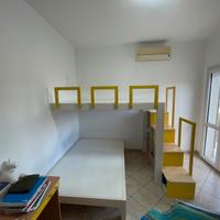Cameretta struttura letto a soppalco legno