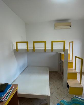 Cameretta struttura letto a soppalco legno
