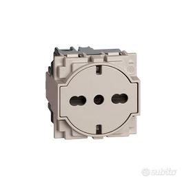 PRESA SCHUKO FLAT 16A BTICINO LIVING NOW KM4140A16
