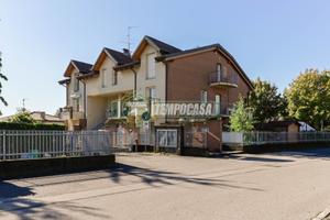 TRE LOCALI SU DUE LIVELLI CON BOX!