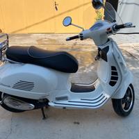 Piaggio Vespa 300 GTS - 2015