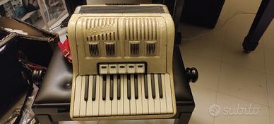 Fisarmonica weltmeister 40 Bassi.