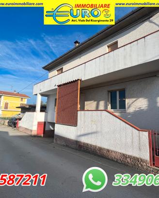 Casa singola con garage e giardino
