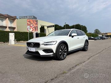 Volvo V60 2.0 b4 Business Pro awd auto