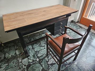 Scrivania nera con piano in legno + sedia €350