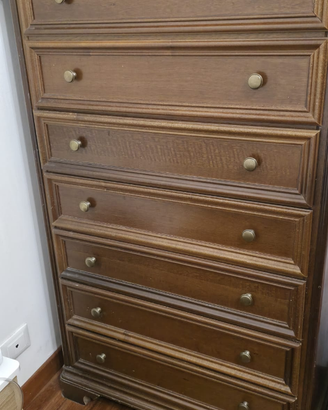 classica cassettiera in legno