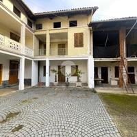 CASA DI CORTE A BUROLO