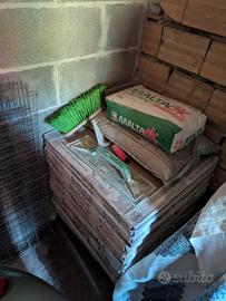 25 metri quadri piastrelle bianche e rete da getta