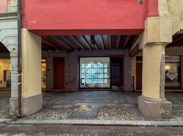 NEGOZIO A CASTELLEONE