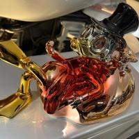 Papero rilassaato su cuscino