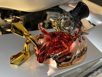 Papero rilassaato su cuscino