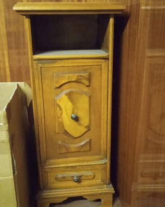 Mobiletto porta telefono e comodino