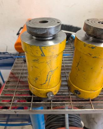 n.4 cilindri idraulici Diametro 70mm  pistone