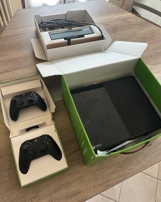 Console Xbox One con 2 controller e giochi