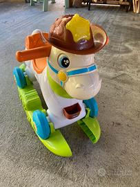Cavallo a ruote o a dondolo Chicco
