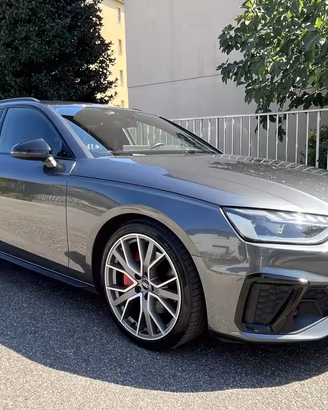 Audi A4 Avant 40 2.0 tdi S Line edition quattro 19