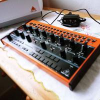 Behringer Crave, praticamente come nuovo.