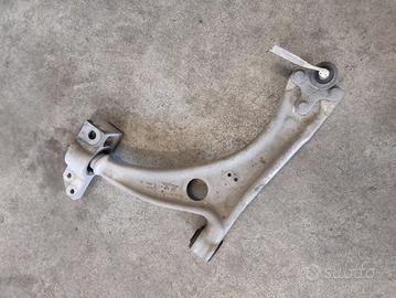 Braccio oscill ant. sx AUDI Q3 4X4 1968cc D 2017
