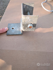 Staffe per fissaggio scaffali porta pallet