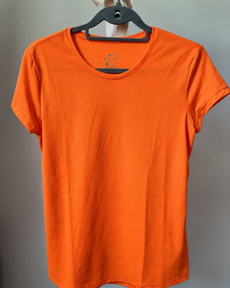 Maglietta dri-fit Nike NUOVA per sport/corsa