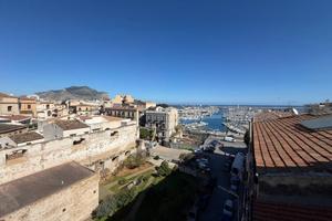 Cala-via dei Cassari: bilocale arredato con terraz