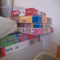 Decine di confezioni di Puzzle